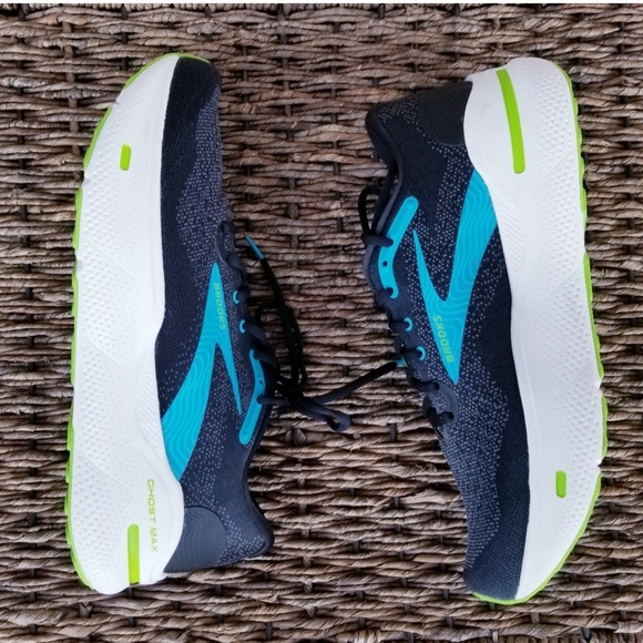 Brooks Ghost Max Mens size 11. Minimal usage under 15 miles in Treadmill. - Picture 5 of 7